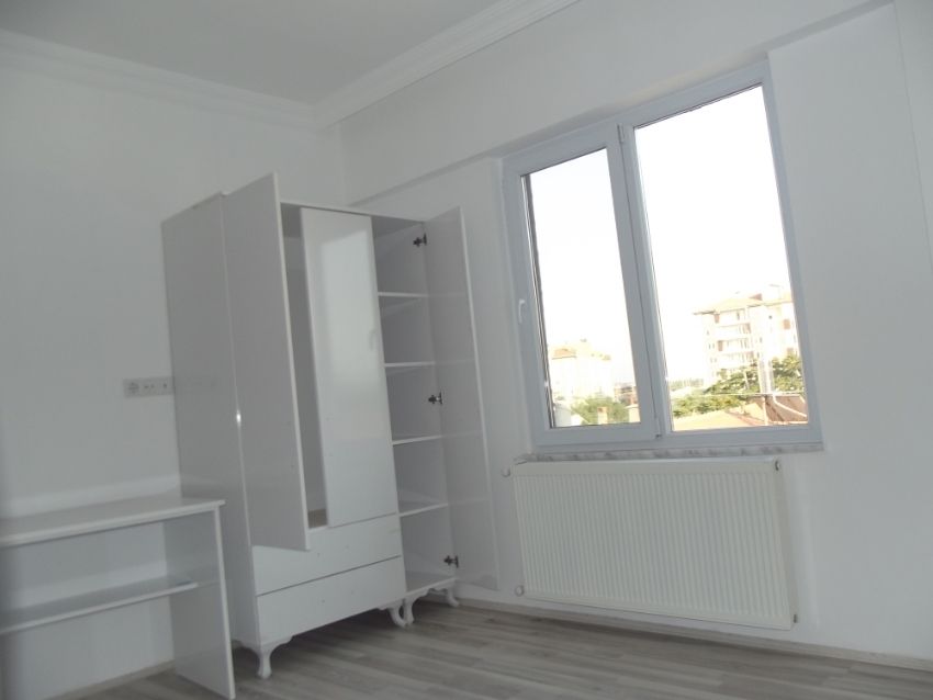 isparta-mina-apart-oda